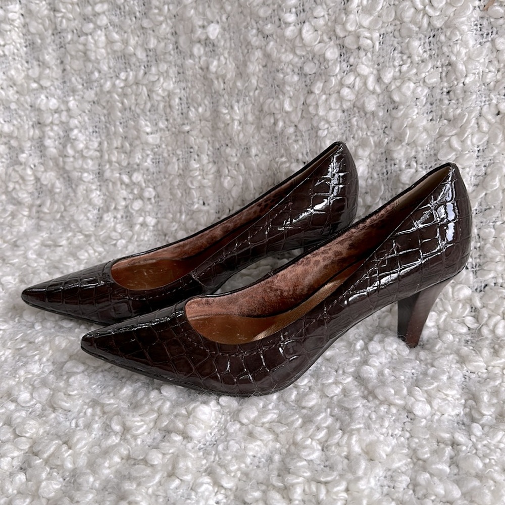 NEW* AK Anne Klein iFlex Cake Walk Brown Faux Leather Pointed Toe Pumps Sz 6M - Picture 3 of 10